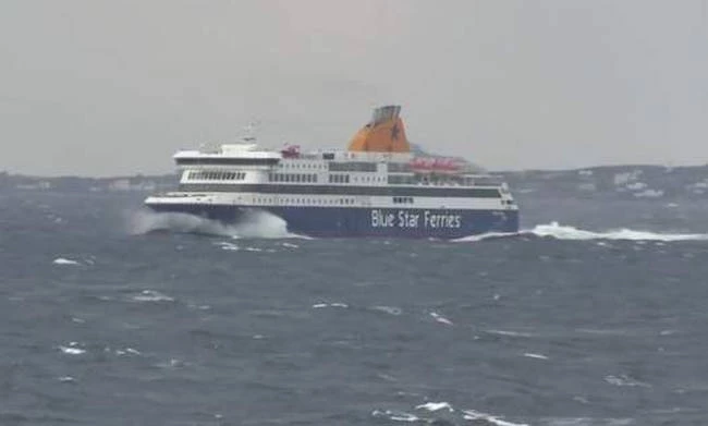 Συγκλονιστικό βίντεο: Μάχη του Blue Star Delos για να δέσει στη Τήνο